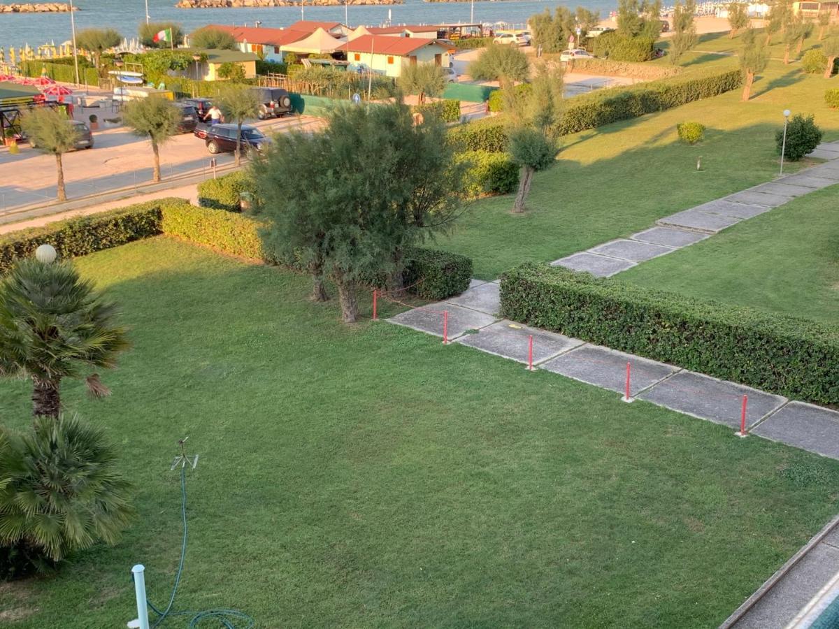 Апартаменты Al Mare Apartament Фано Экстерьер фото