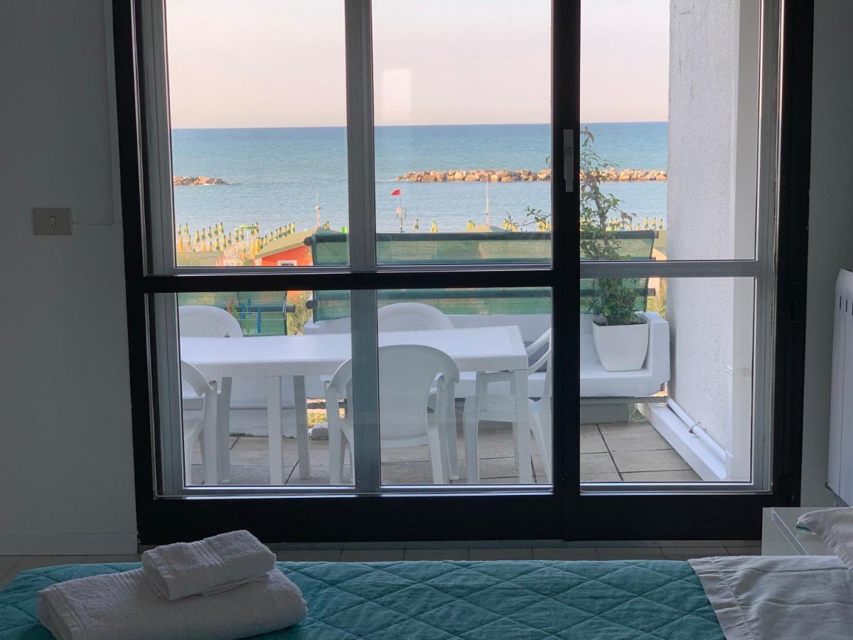 Апартаменты Al Mare Apartament Фано Экстерьер фото